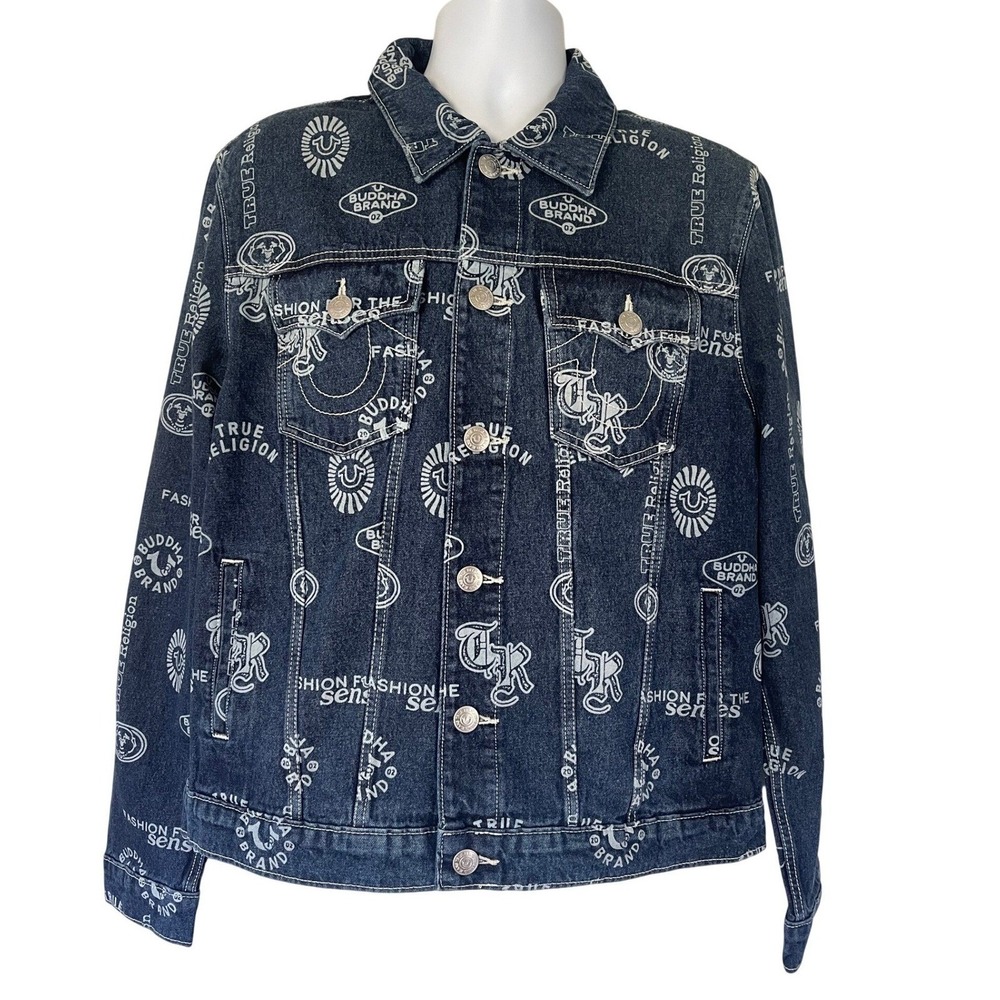 True Religion‎ AOP Logo Denim Trucker Jacket Blue Jean 700703 Mens L NWT